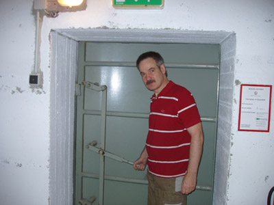 Drucktür_im_Bunker0.2